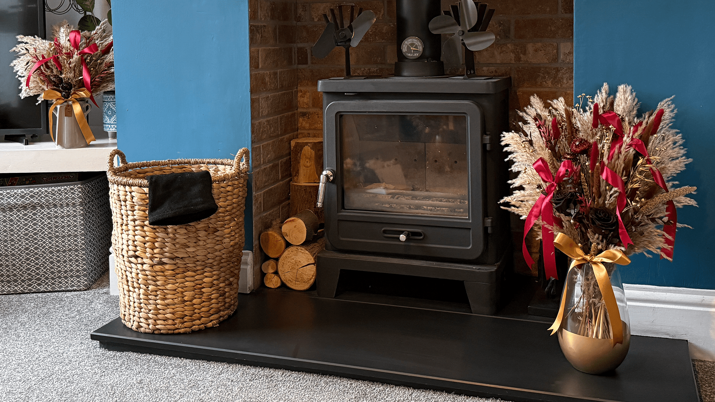 Winter & Christmas Dried Flower Arrangements - Pampas Tallo