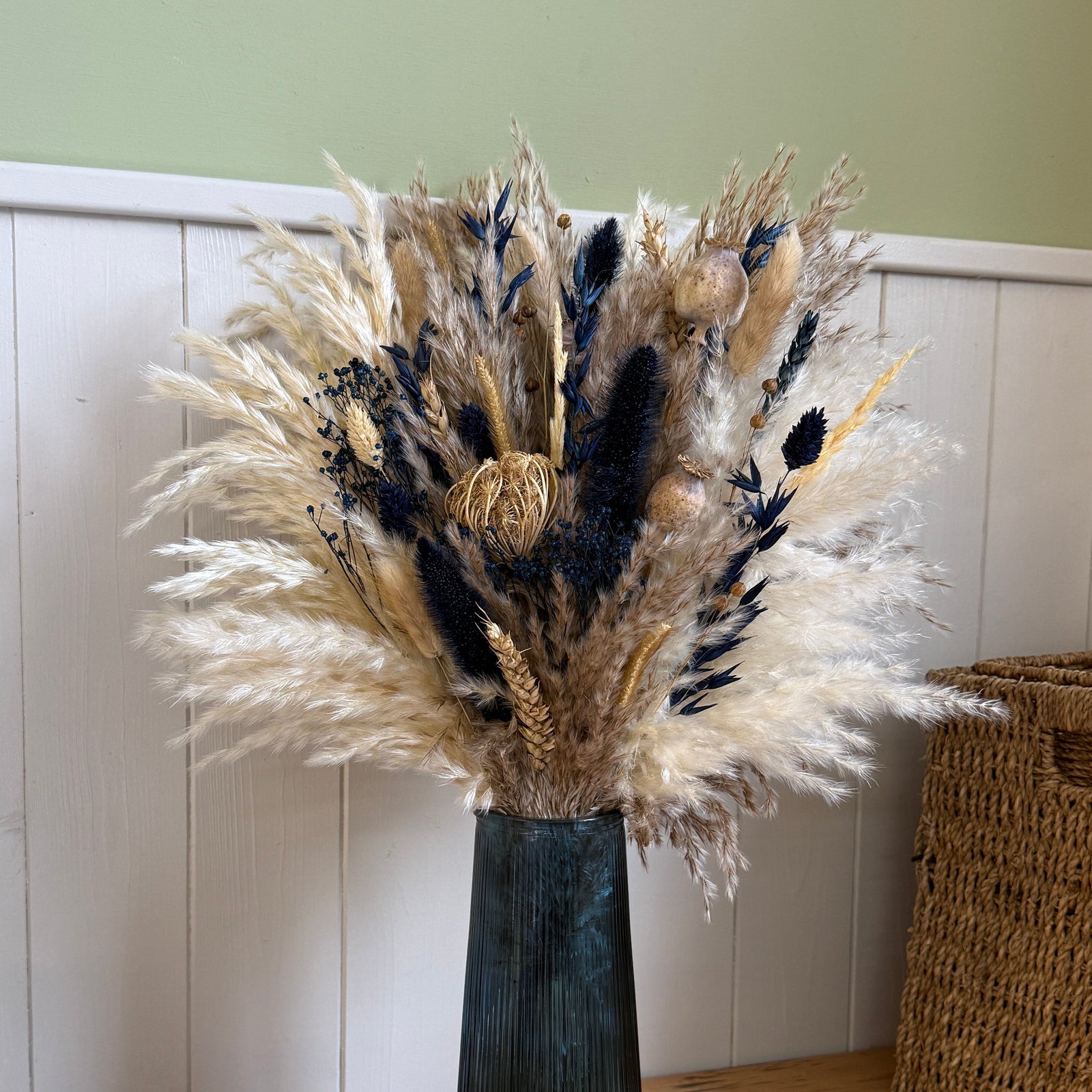 Ayana Dried Flower Arrangement | Natural, Cream & Navy - Pampas Tallo