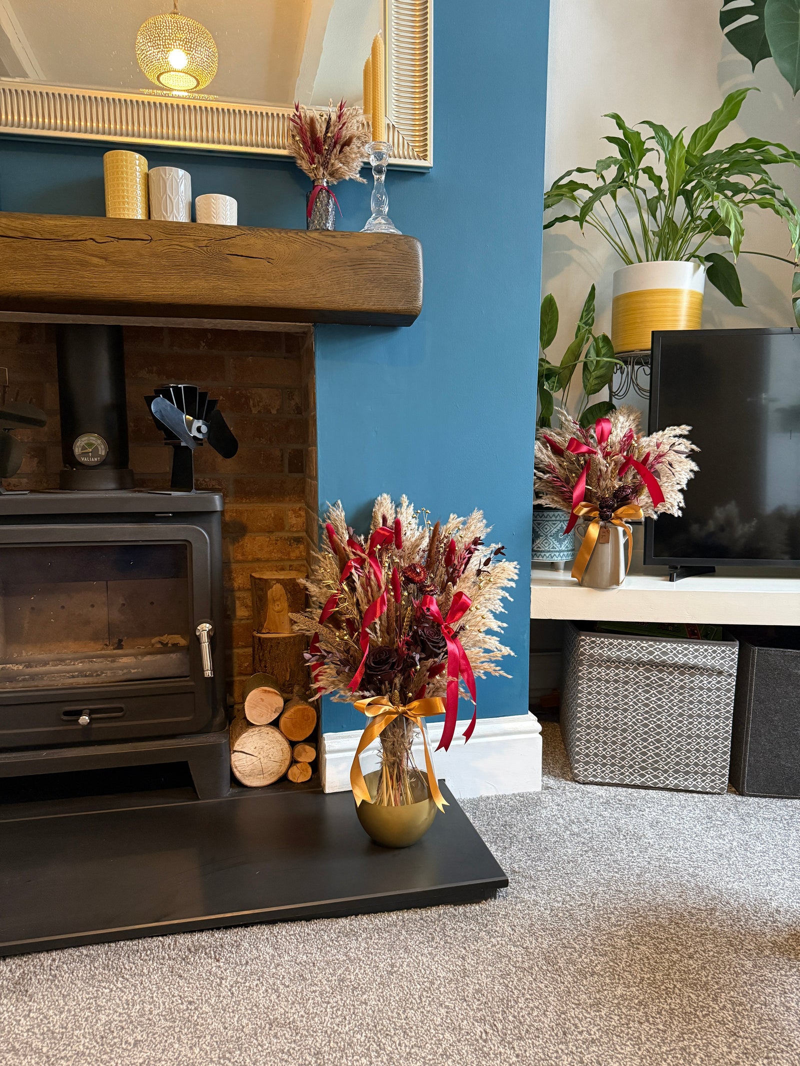 Brown, Burgundy & Gold Christmas Arrangement - Pampas Tallo