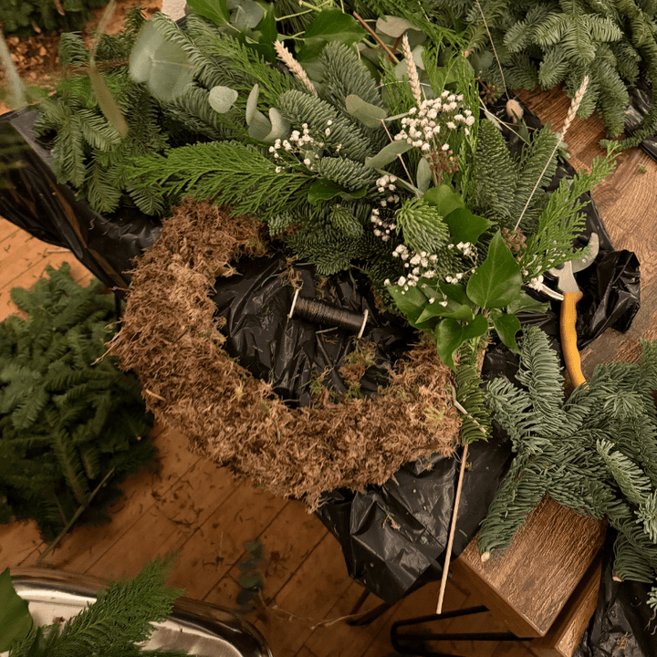 Christmas Wreath Workshop | Friday 5th December 2025, 7–9pm - Pampas Tallo