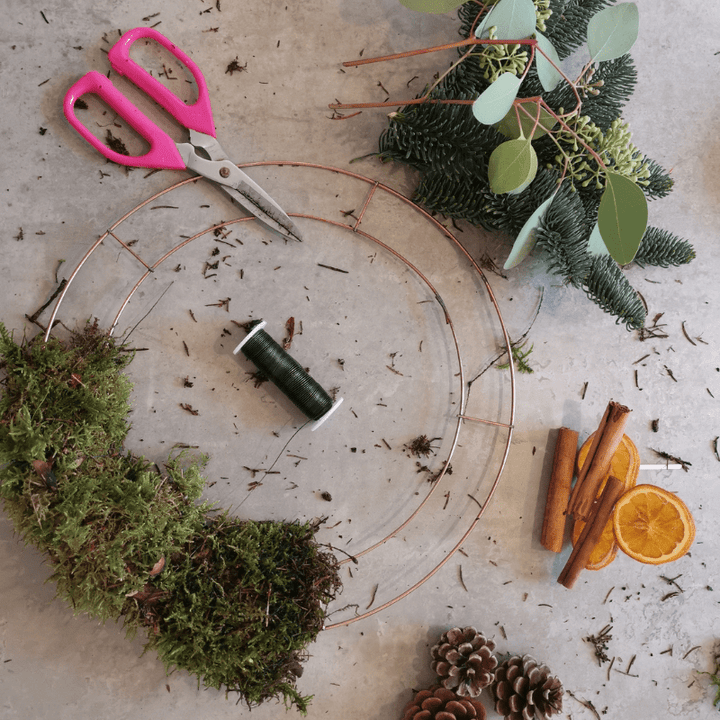 Christmas Wreath Workshop | Friday 5th December 2025, 7–9pm - Pampas Tallo