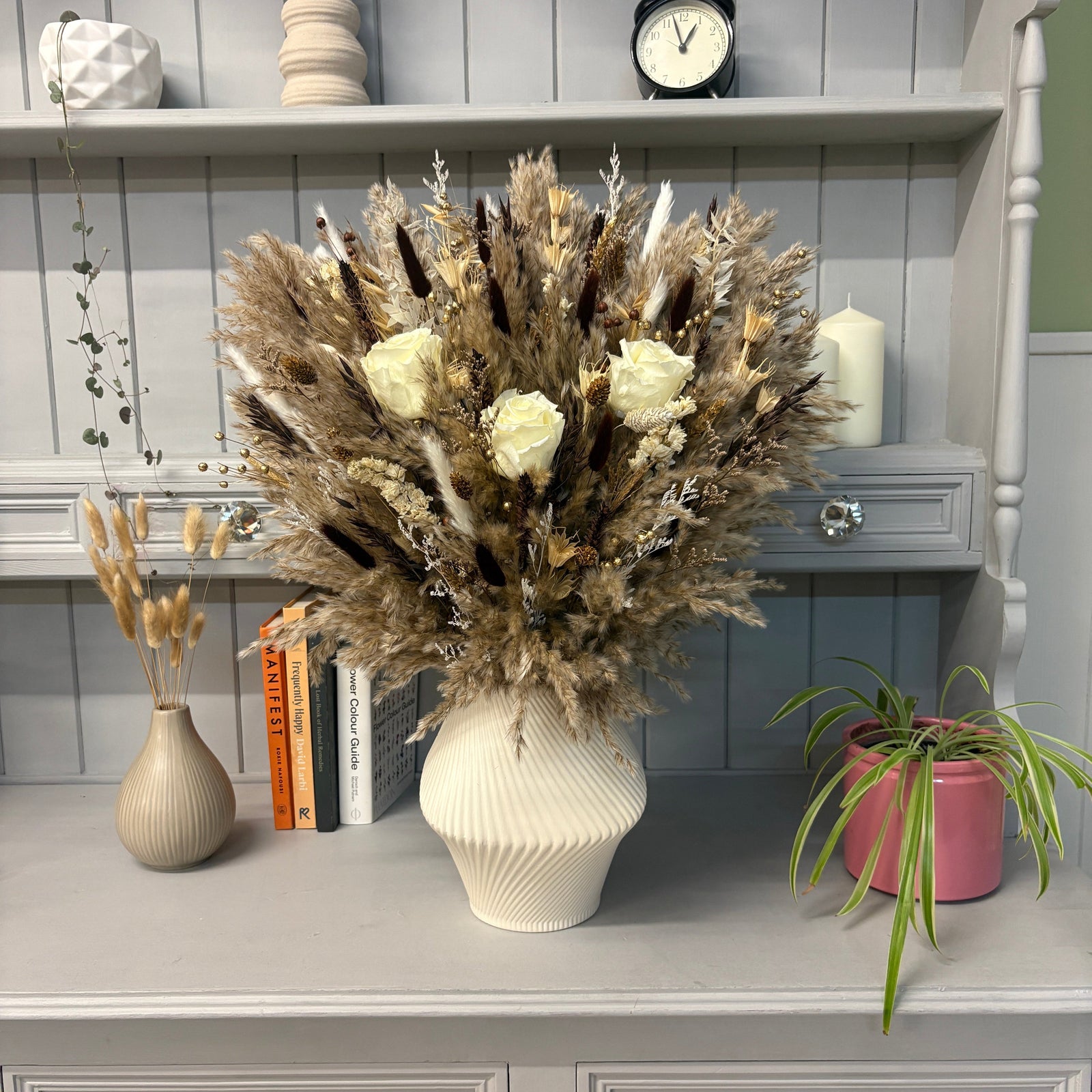 Gaby Dried Flower Arrangement | Natural, Brown, Cream, White & Gold - Pampas Tallo