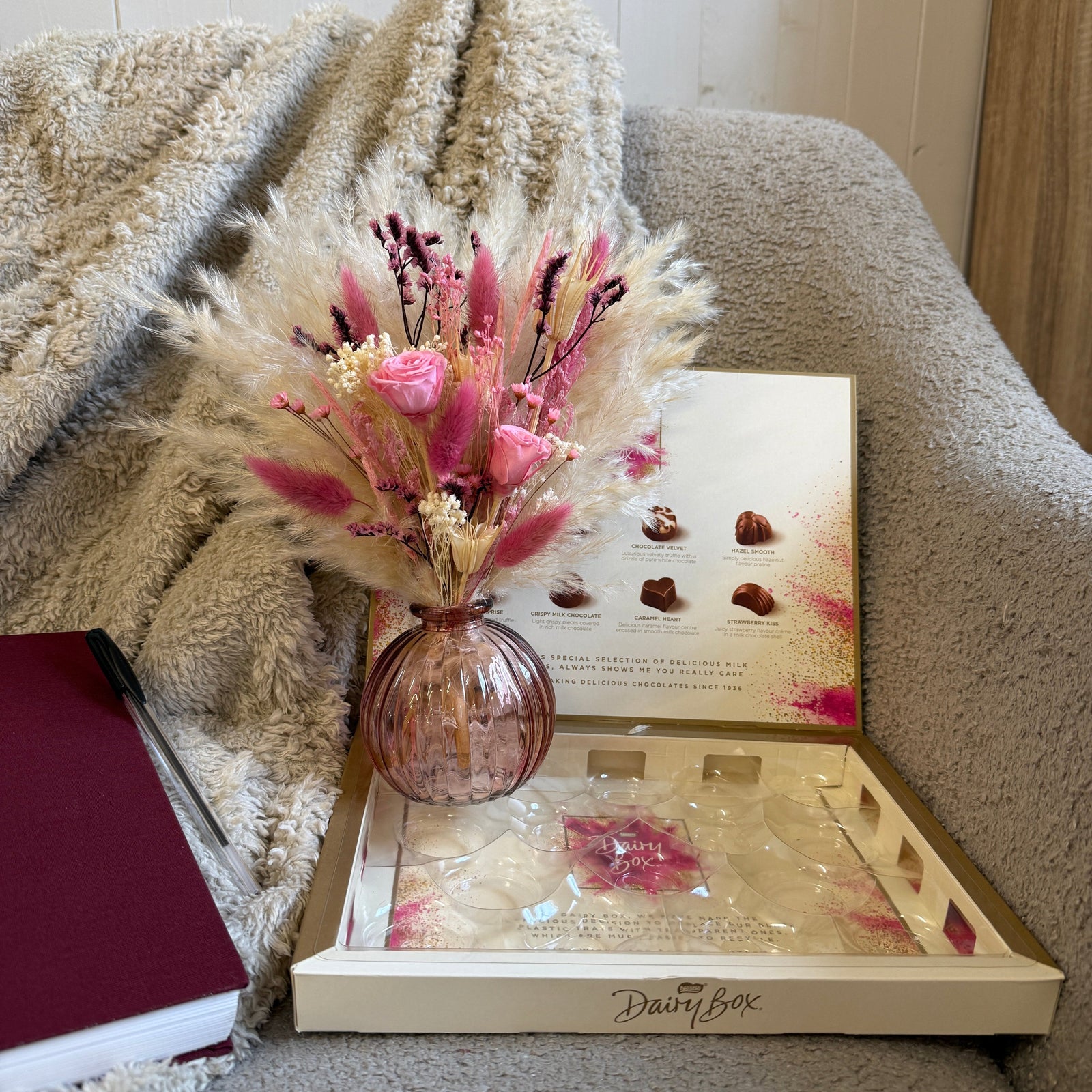 Ivy Dried Flower Arrangement In Pink & Cream - Pampas Tallo