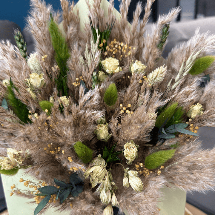 Joyce Envelope Dried Flower Box In Natural & Green - Pampas Tallo