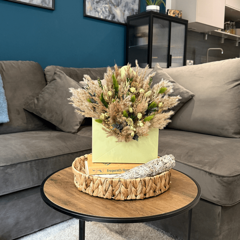 Joyce Envelope Dried Flower Box In Natural & Green - Pampas Tallo
