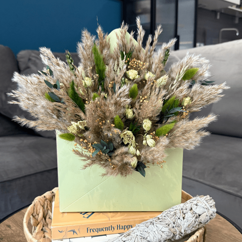 Joyce Envelope Dried Flower Box In Natural & Green - Pampas Tallo