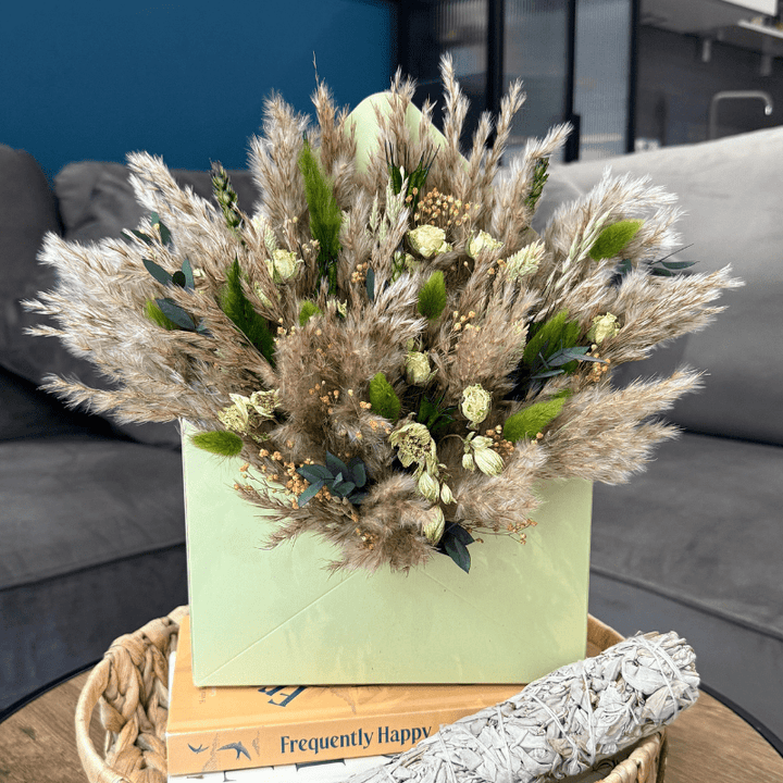 Joyce Envelope Dried Flower Box In Natural & Green - Pampas Tallo