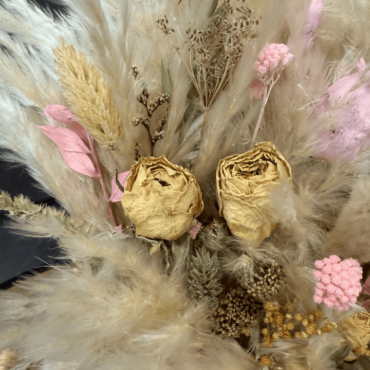 Mila Envelope Dried Flower Box In Cream, Natural, Pink & Green - Pampas Tallo
