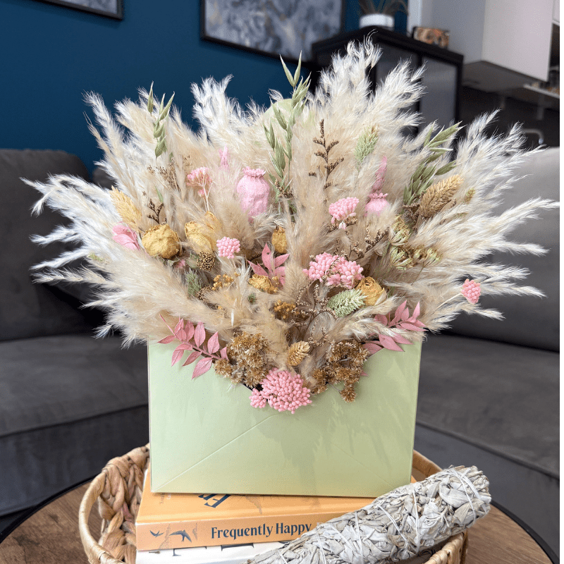 Mila Envelope Dried Flower Box In Cream, Natural, Pink & Green - Pampas Tallo