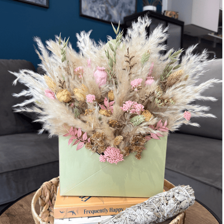 Mila Envelope Dried Flower Box In Cream, Natural, Pink & Green - Pampas Tallo