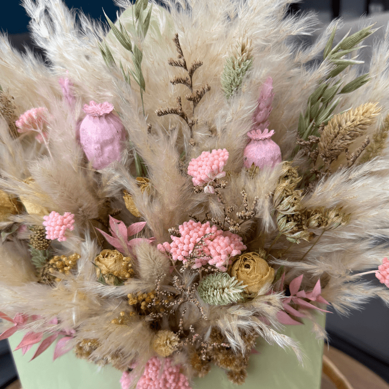 Mila Envelope Dried Flower Box In Cream, Natural, Pink & Green - Pampas Tallo