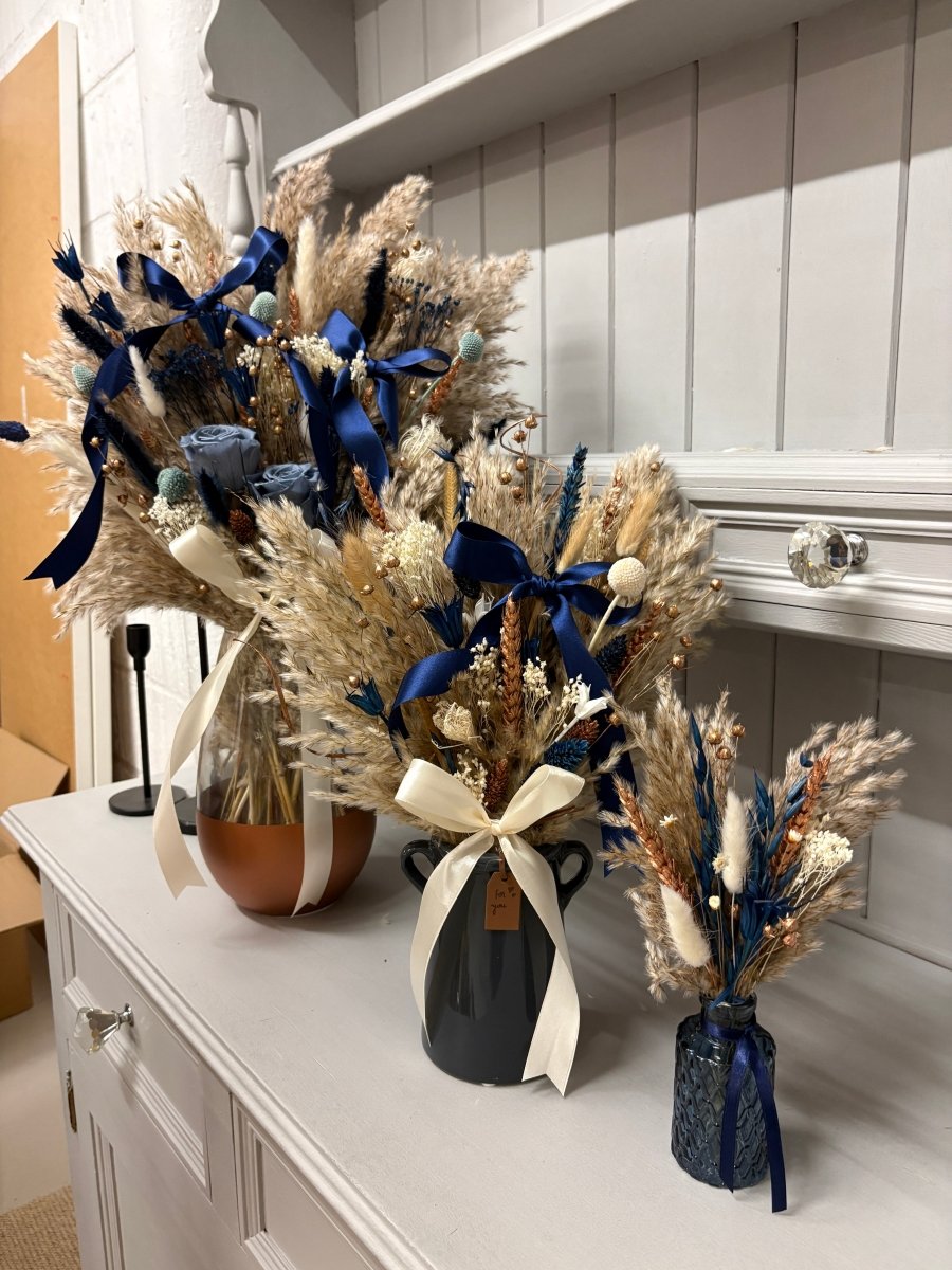 Navy & Bronze Christmas Arrangements - Pampas Tallo