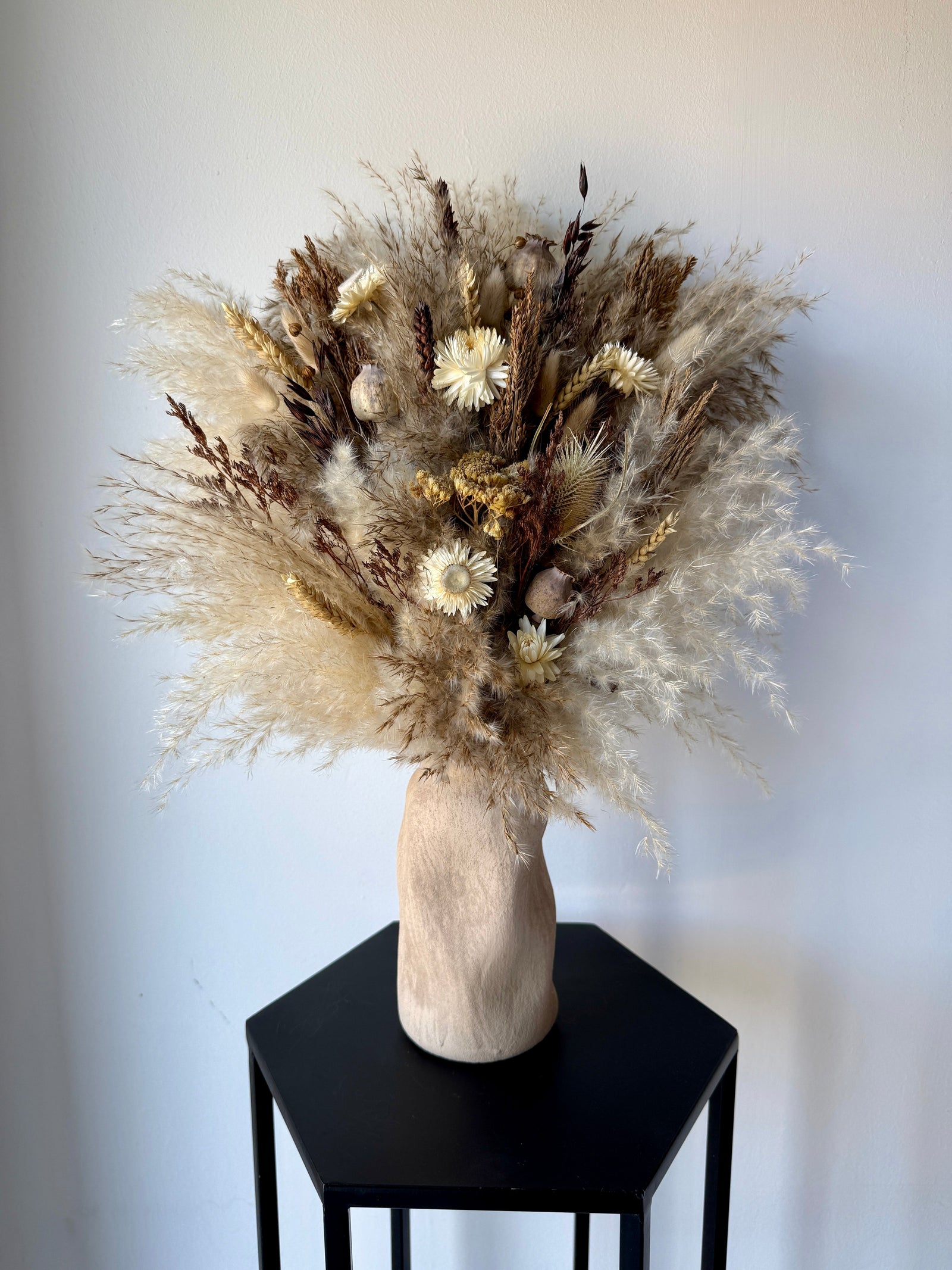 Olivia Dried Flower Arrangement | Natural, Cream & Brown - Pampas Tallo