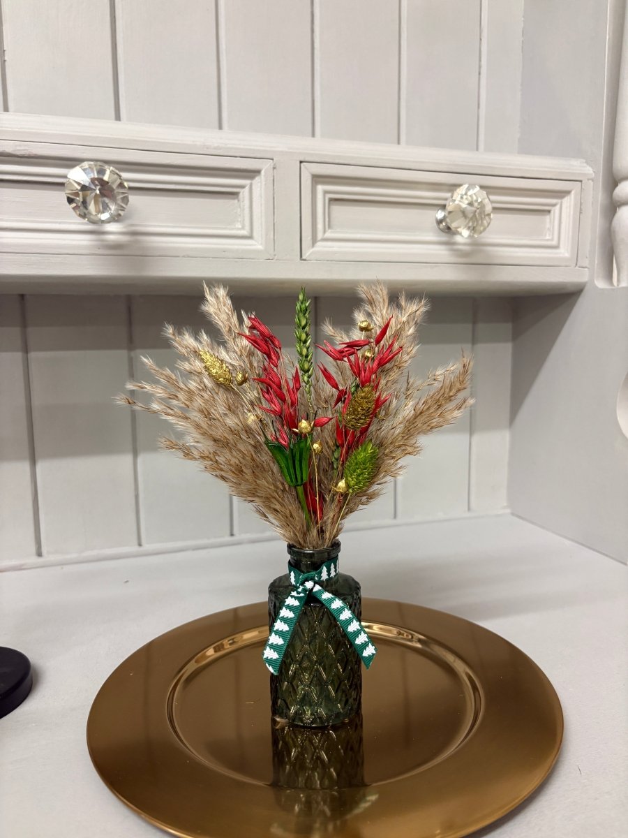 Red, Green & Gold Christmas Arrangements - Pampas Tallo