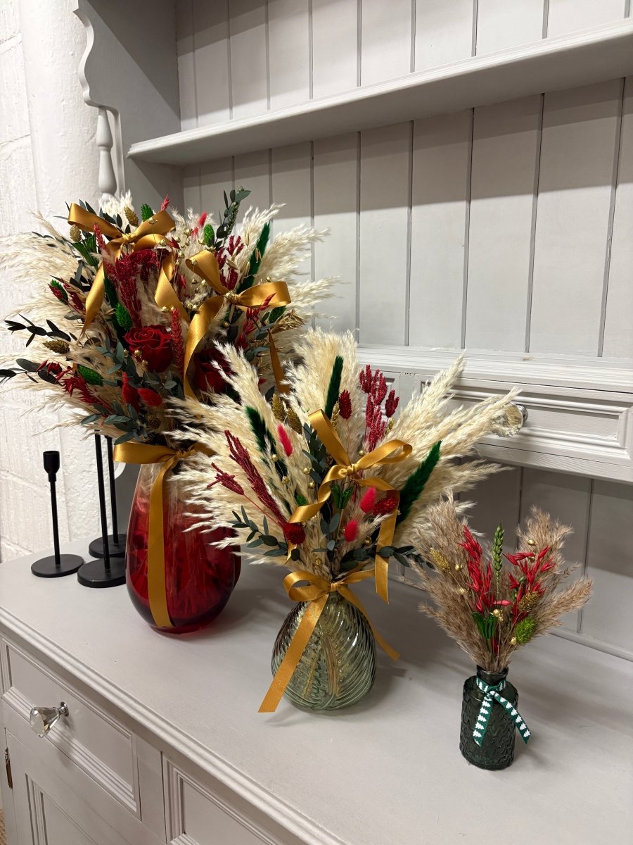 Red, Green & Gold Christmas Arrangements - Pampas Tallo