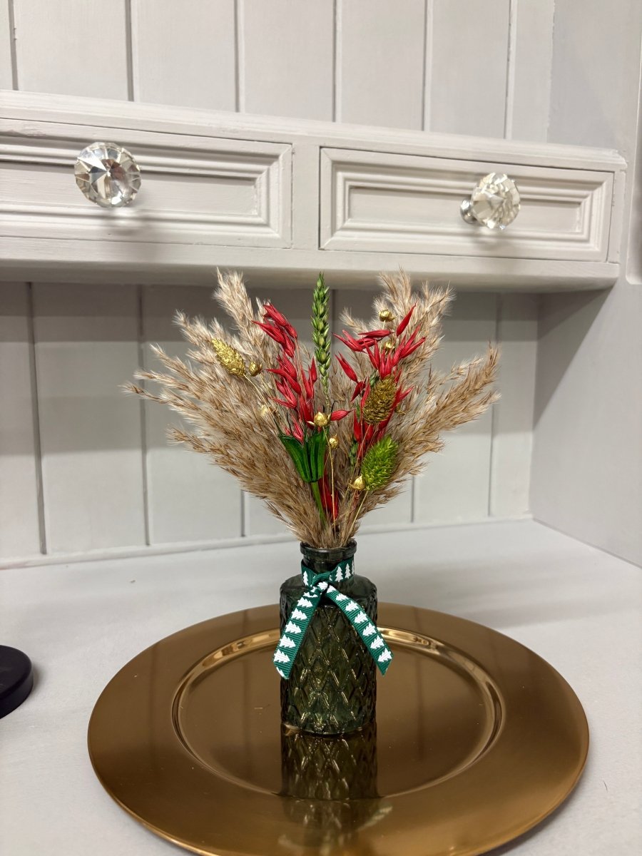 Red, Green & Gold Christmas Arrangements - Pampas Tallo
