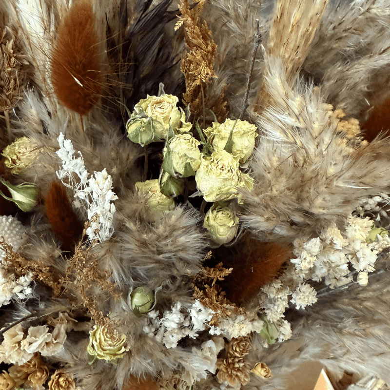 Sarah Envelope Dried Flower Box In Natural, Brown & Cream - Pampas Tallo