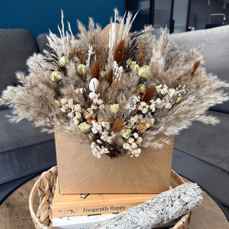Sarah Envelope Dried Flower Box In Natural, Brown & Cream - Pampas Tallo