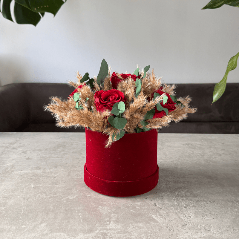 Silfana Preserved Rose Hat Box In Red, Natural & Eucalyptus - Pampas Tallo