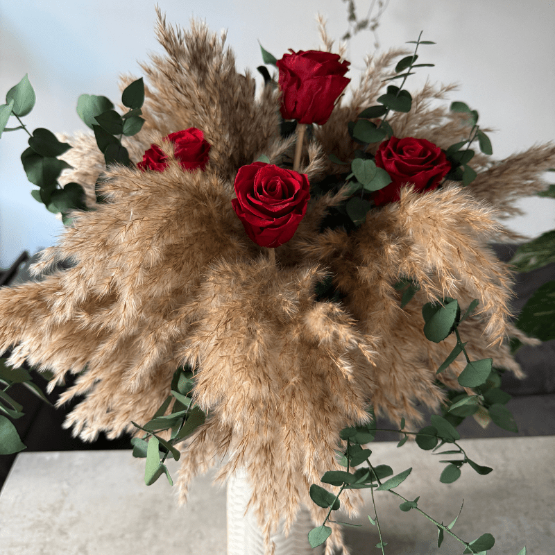 Vera Dried Flower Arrangement In Natural Pampas, Red Roses & Eucalyptus - Pampas Tallo
