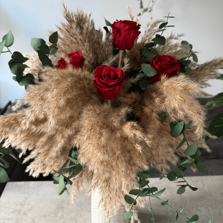 Vera Dried Flower Arrangement In Natural Pampas, Red Roses & Eucalyptus - Pampas Tallo