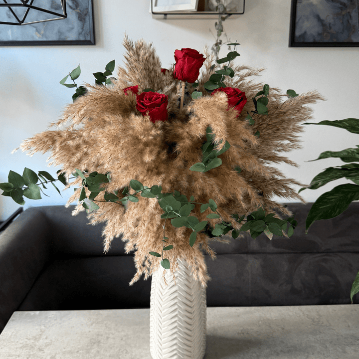 Vera Dried Flower Arrangement In Natural Pampas, Red Roses & Eucalyptus - Pampas Tallo