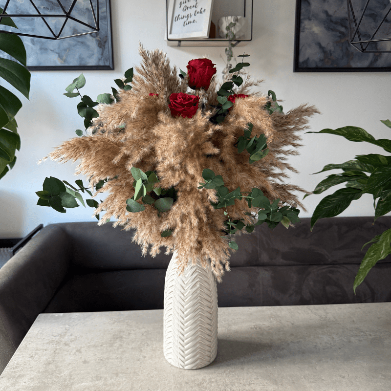 Vera Dried Flower Arrangement In Natural Pampas, Red Roses & Eucalyptus - Pampas Tallo