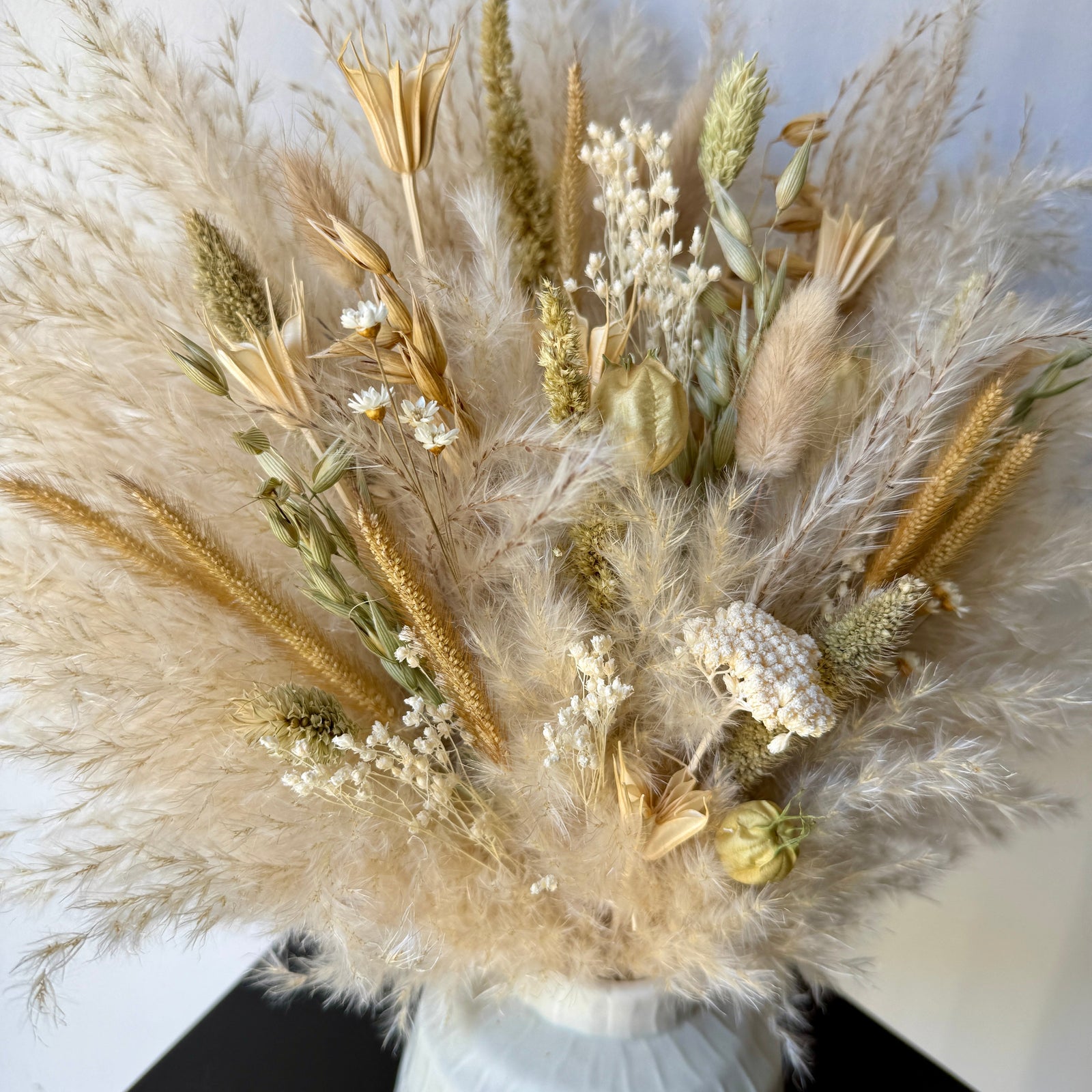 Zola Dried Flower Arrangement | Natural Green & Cream - Pampas Tallo